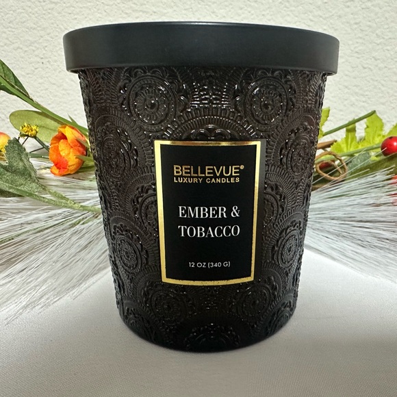 Bellevue Double Wick 12 oz Luxury Candle ~ EMBER & TOBACCO ~ New! - Picture 3 of 13